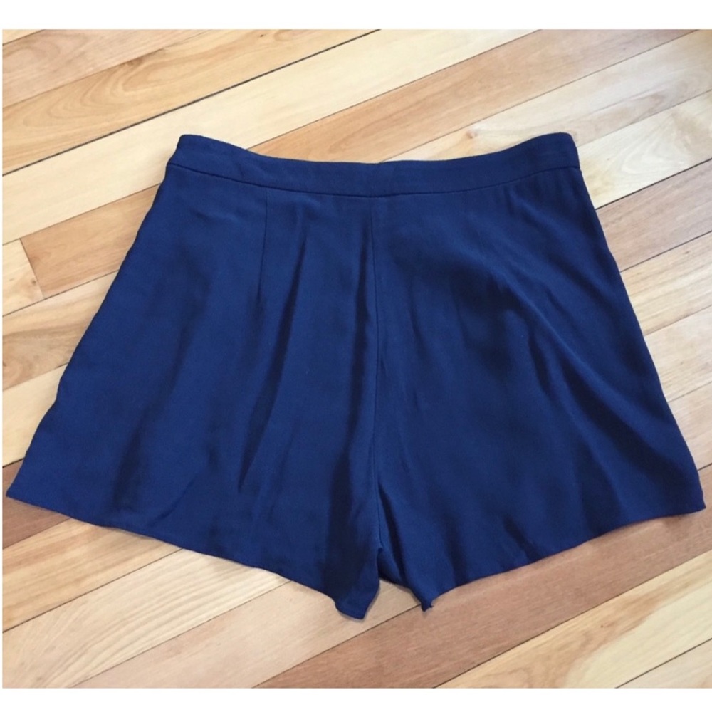 H&M | Ruffle Shorts - Picture 2 of 4